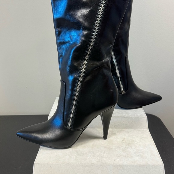 Vince Camuto
Women's Alessa Knee-High Zipper Boots, size 10, black NWOT Leather - Picture 3 of 13